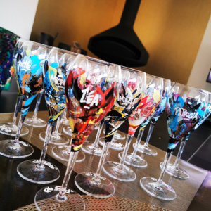 Coupes de champagnes graffées personnalisées par Rise up - Julie Nivet