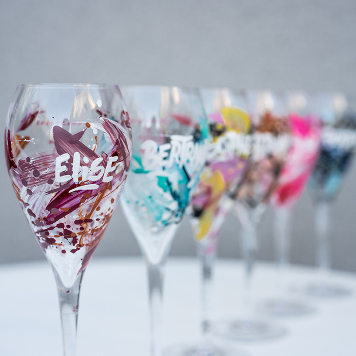 6 graffiti champagne glasses to personalize Champagne Julie Nivet